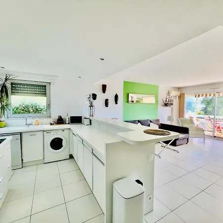 Grand T2 Lumineux, Avec Vue Et Piscine *