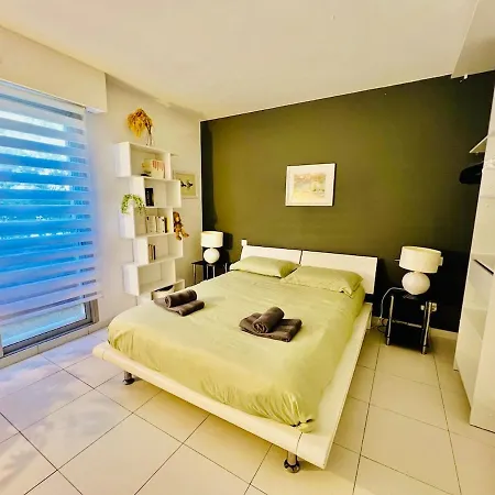 Grand T2 Lumineux, Avec Vue Et Piscine *